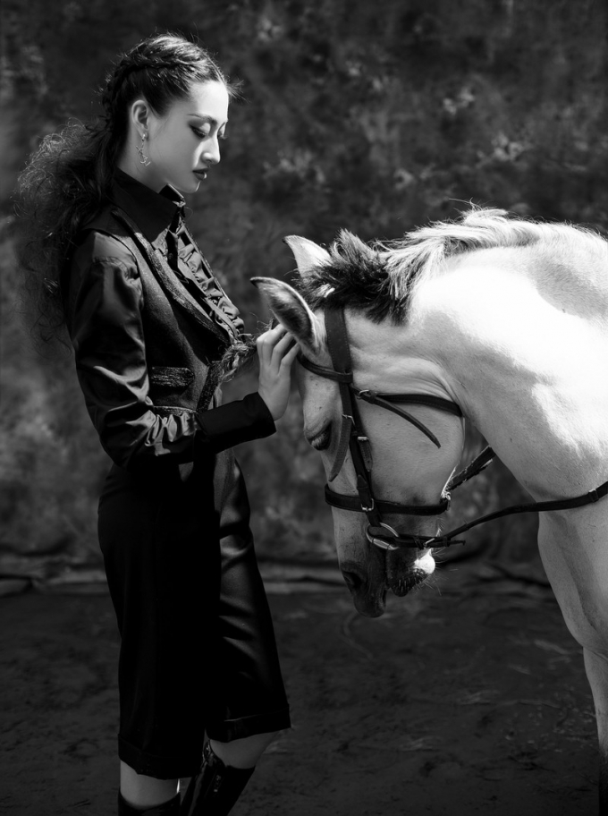 Được biết, nàng hậu sinh năm 2000 vừa trở thành Giám đốc phát triển dự án cho một tập đoàn bất động sản. Đây cũng là lĩnh vực mà cô nàng yêu thích từ lâu và không ngừng trau dồi về kiến thức lẫn kỹ năng.