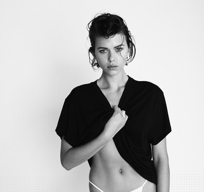 'Chân dài' 9x Georgia Fowler tắm nắng gợi cảm trên biển  - ảnh 12