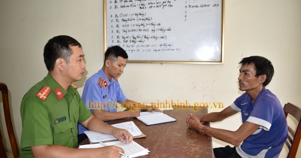 Ninh Bình: Khởi tố đối tượng phóng nhanh, lạng lách...nhảy xuống xe dùng chân đạp vào người CSGT