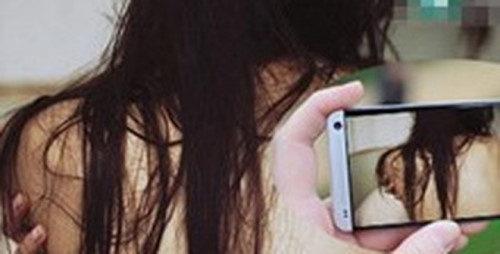 Cô gái bị bạn trai quen qua mạng quay clip nóng tống tiền