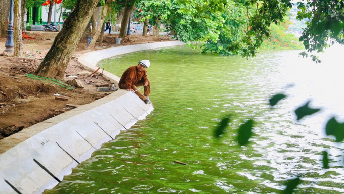 Nhà khoa học Hoàng Đức Thảo trong một vài giây phút thảnh thơi sau khi hoàn thành đoạn cong lồi cong lõm đầy thử thách.