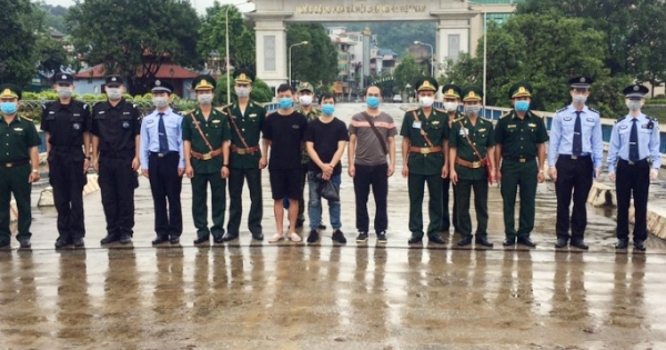 Lào Cai: Trao trả các đối tượng người Trung Quốc đi du lịch “chui”