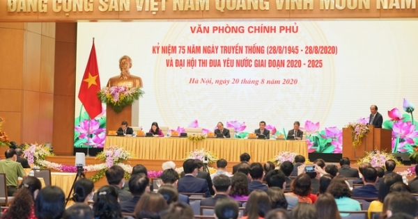 Thủ tướng dự Kỷ niệm 75 năm Ngày truyền thống và Đại hội thi đua yêu nước Văn phòng Chính phủ