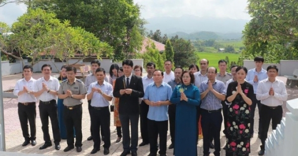 Lãnh đạo Bộ Tư pháp dâng hương tại khu di tích lịch sử của Bộ