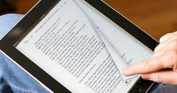 Đọc sách thời @: Giới trẻ thích đọc sách giấy hay sách điện tử?