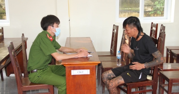 "Ngáo đá" dùng súng doạ giết vợ, con ở Hưng Yên