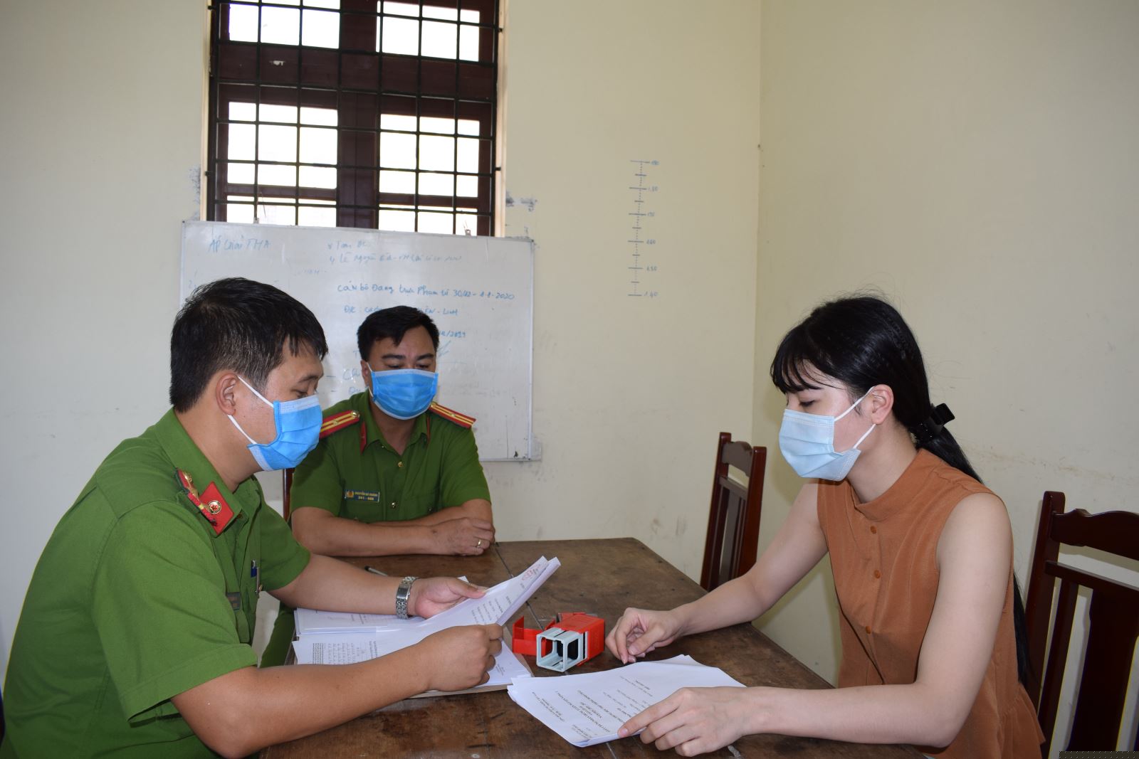 Đối tượng tại cơ quan công an.