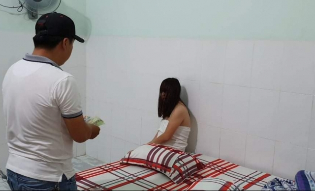 Đắk Lắk: Công an bắt quả tang nhiều cặp đôi đang