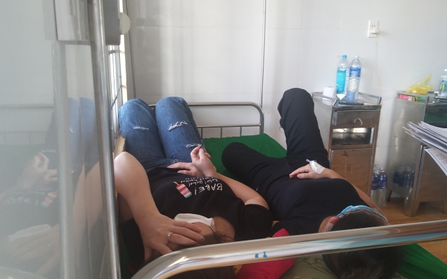 Đắk Lắk: Nghi ngộ độc thực phẩm, gần 100 công nhân phải nhập viện