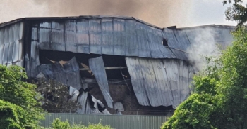 Khoảng 4.000m2 tại Công ty Sunhouse Miền Nam bị lửa thiêu rụi