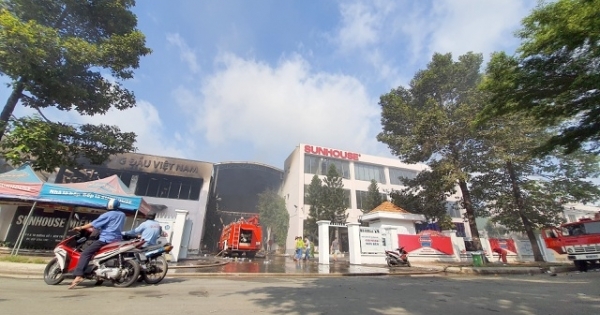 Hiện trường vụ cháy kho hàng gia dụng rộng hơn 7.000m2