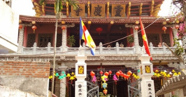 Chiêm bái chùa Đỏ có tượng Phật Thích Ca bằng gỗ lớn nhất Việt Nam