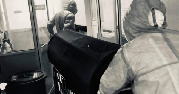 Xót xa lá thư viết trên bìa carton của em trai BN996