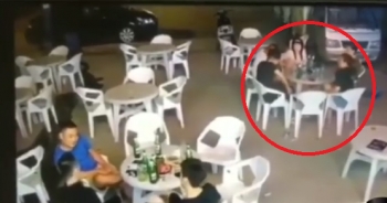 Clip: Kinh hoàng với cảnh 5 người đang ngồi nhậu bị ô tô "húc" trực diện, 3 người "biến mất"