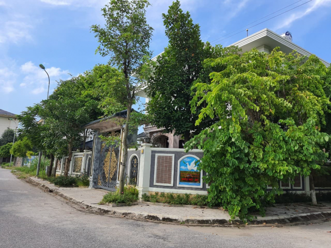 Hiện tại cả 3 biệt thự này đều chưa có dấu hiệu bị cưỡng chế phá dỡ.