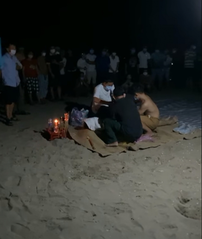 Thi thể em N.V.T được tìm thấy vào tối cùng ngày.