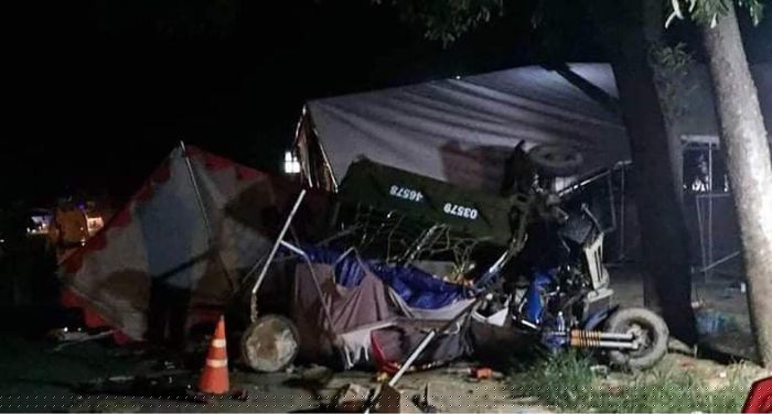 Hiện trường vụ tai nạn trong đêm.