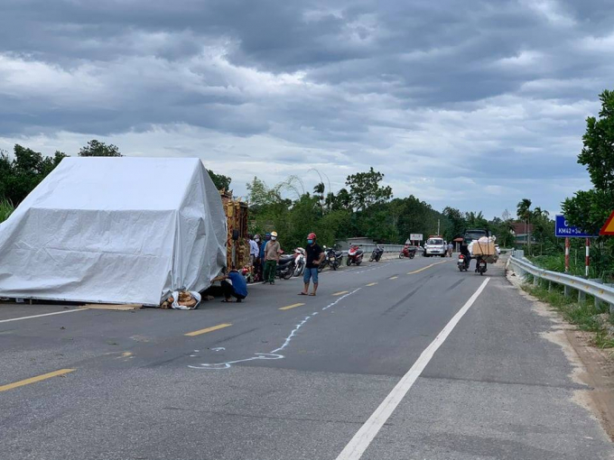 Hiện trường vụ tai nạn khiến chị Phùng Thị H. tử vong.