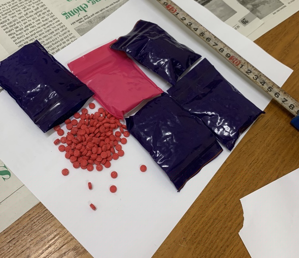 Số ma túy được các đối tượng lạ mặt vứt lại khi thấy lực lượng Công an tuần tra kiểm soát.