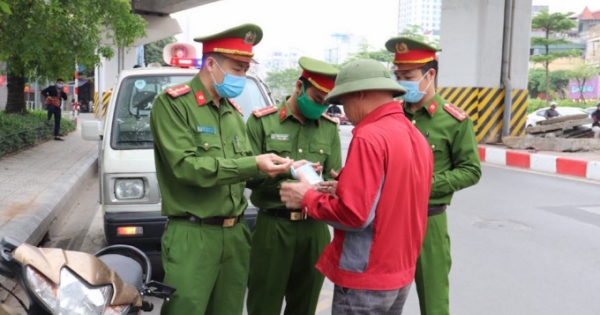 Ngày 1/8, Hà Nội xử phạt 877 trường hợp vi phạm quy định phòng, chống Covid-19