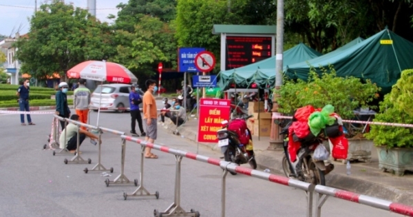 Nghệ An: Test nhanh covid-19 đối với người về từ vùng dịch tại điểm chốt cầu Bến Thủy