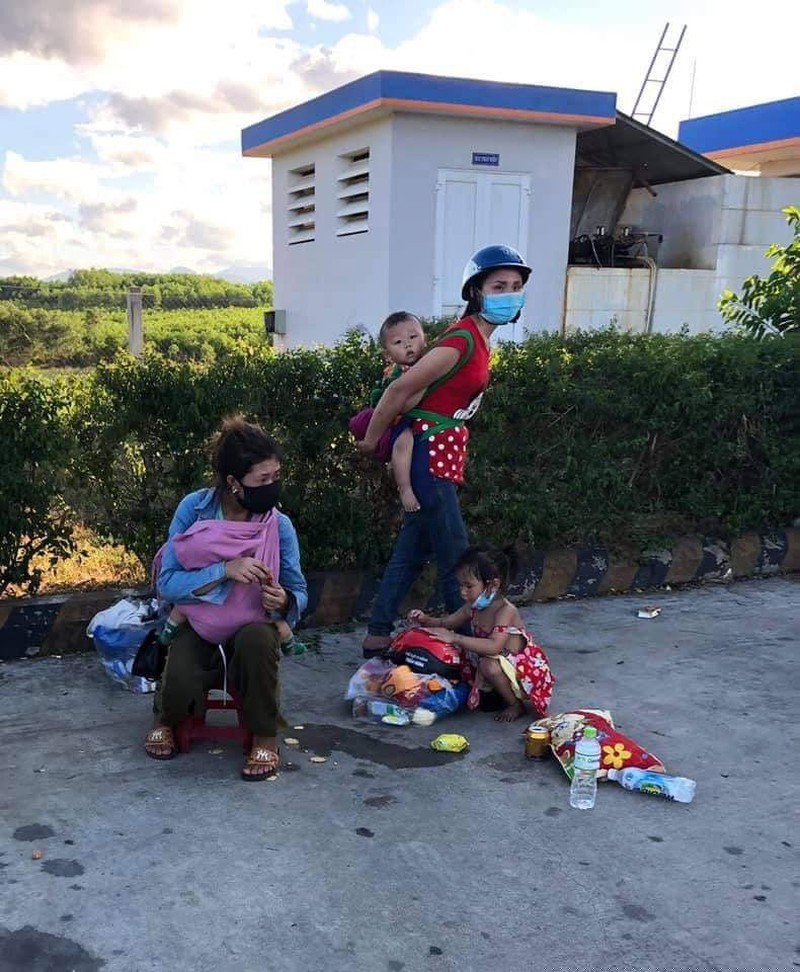 Anh Định đã “bỏ quên” vợ con trên hành trình từ miền nam về quê.