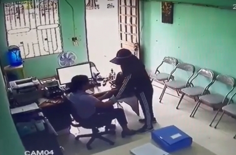 Video nữ quái cướp hụt tại Quỹ tín dụng nhân dân ở Hà Tĩnh