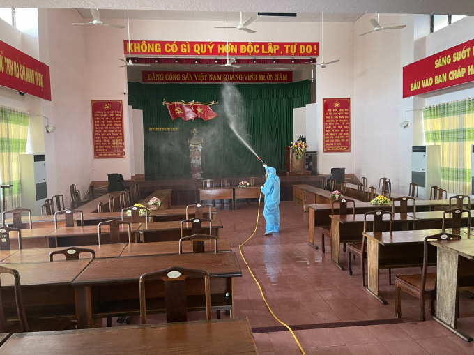 Phun xit moi noi ho tro dia phuong va nhan dan