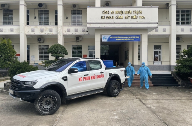 “Biệt đội” tình nguyện phun xịt khử khuẩn ở Nhơn Trạch