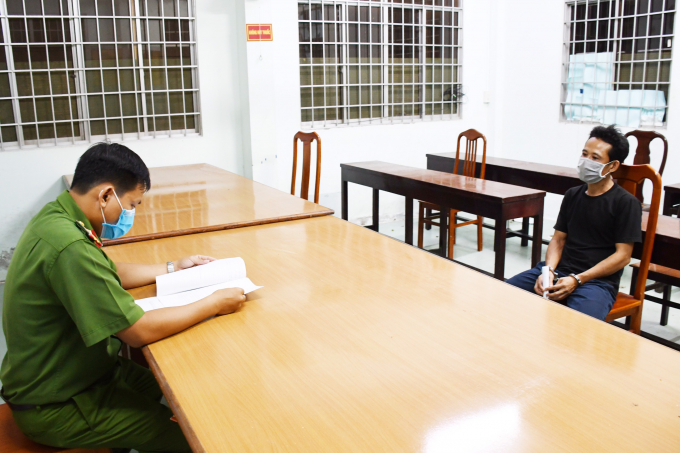 Tu - lam viec voi cong an