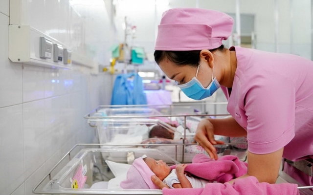 Nguyện vọng điều chỉnh, sửa đổi xử lý việc sinh con thứ 3 tại điều 27 Quy định số 102-QĐ-TW