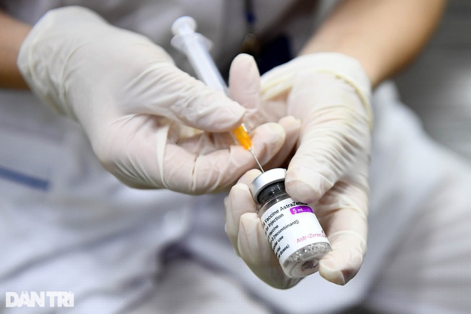 Những người có bệnh nền mãn tính nặng thuộc nhóm thận trọng khi tiêm.