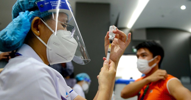 Bộ Y tế đã đưa ra hướng dẫn tiêm phòng vắc xin Covid-19, phân loại người đi tiêm phòng thành 4 nhóm.