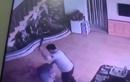 Xông vào nhà nghỉ chém gục nhân tình