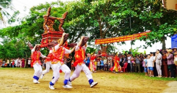 Lễ hội “Kiệu bay” - phiêu du tại làng biển