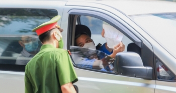 Người dân Hà Nội ra đường BUỘC phải xuất trình Giấy đi đường và 4 loại giấy tờ khác