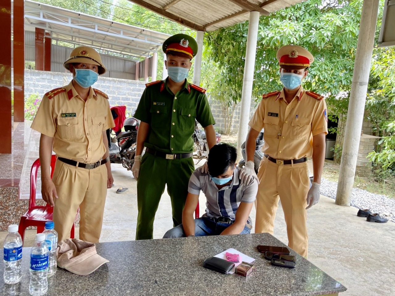 Đối tượng Trần Bảo Khanh và tang vật vụ việc