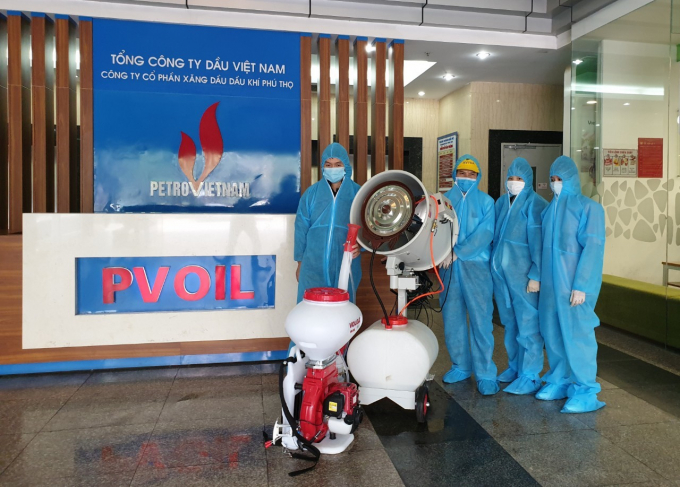 Thực hiện phun khử khuẩn Klean tại Tổng Công ty Dầu Việt Nam.