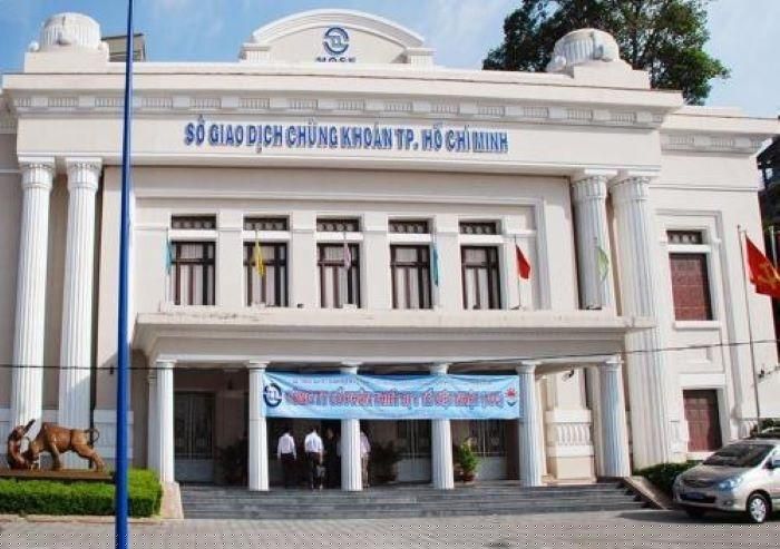 HoSE thông báo ngừng tiếp khách, các giao dịch chứng khoán chuyển sang hoạt động online.