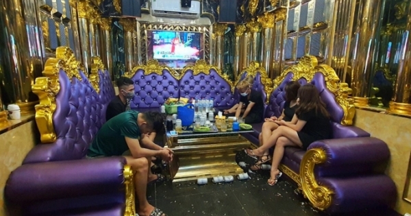 Quảng Ninh: Lén lút kinh doanh karaoke giữa mùa dịch, chủ quán và 6 “ca sĩ” bị phạt 18 triệu đồng
