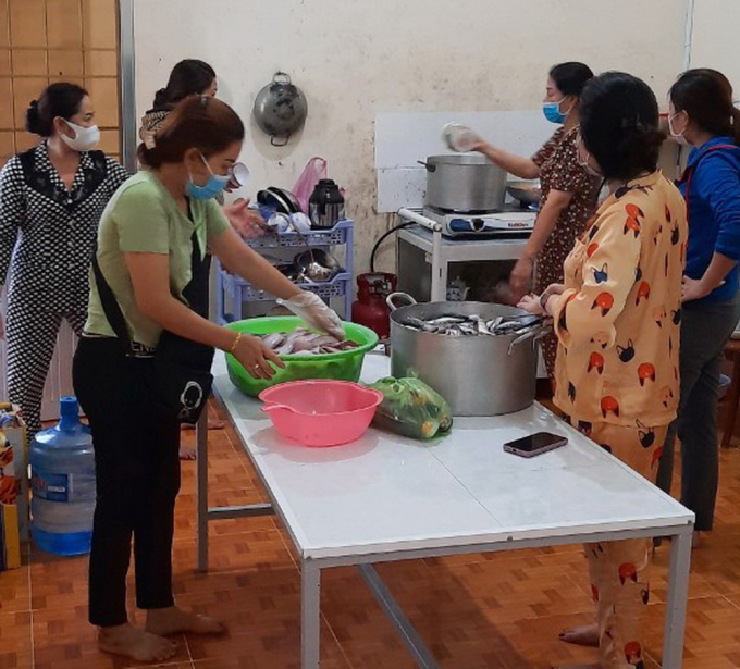 3 Chi em phu nu rach goc ho tro thuc pham