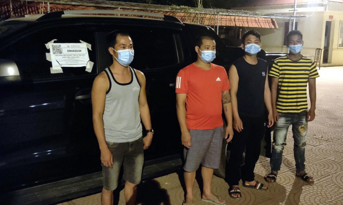 4 người trên xe bán tải vào Hà Nội không có giấy xét nghiệm COVID-19.