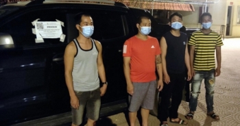 Lợi dụng xe ‘luồng xanh’ chở 4 người qua chốt kiểm dịch để vào Hà Nội