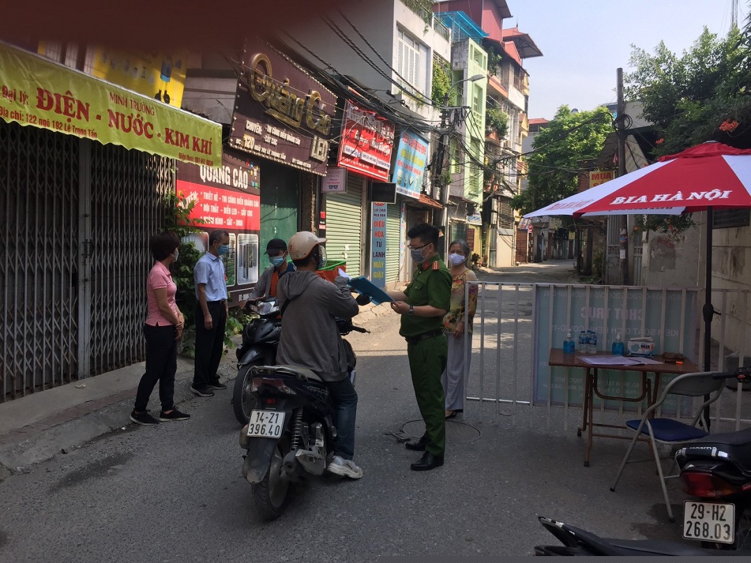 Mọi người dân ra, vào các khu dân cư phải được kiểm soát chặt chẽ, phòng ngừa hiệu quả Covid-19