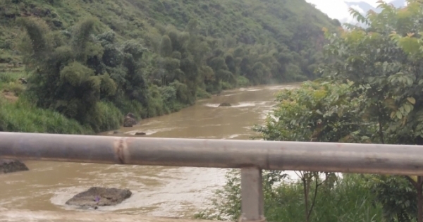 Hà Giang: Tìm kiếm thi thể cháu bé 4 tuổi mất tích trôi sông