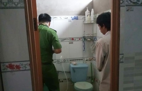 Cháu bé tử vong bất thường trong nhà vệ sinh của điểm trông giữ trẻ