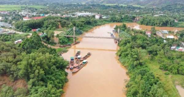 Lâm Đồng: Xử phạt chủ tàu không số lén lút hút cát lậu