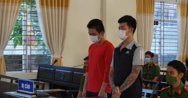 Xét xử 2 thanh niên "thông chốt" kiểm soát, đánh CSGT