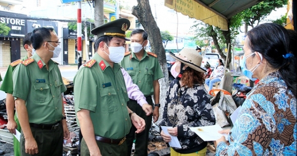 An Giang: Thăm hỏi và hỗ trợ 05 hộ dân vụ cháy trên đường Hà Hoàng Hổ