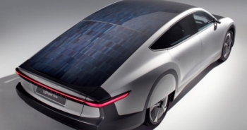 Bất ngờ với chiếc xe điện không bao giờ phải cần cắm sạc